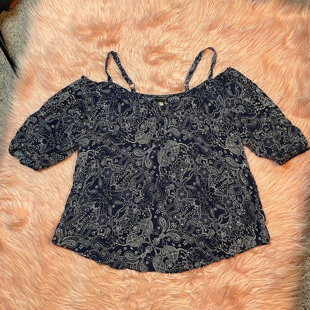 Torrid‎ Blue Paisley Short Sleeve Challis Cold Shoulder Top Plus Size 0